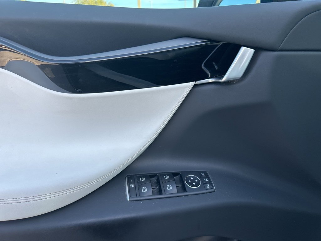 Used 2019 Tesla Model X Long Range image 18