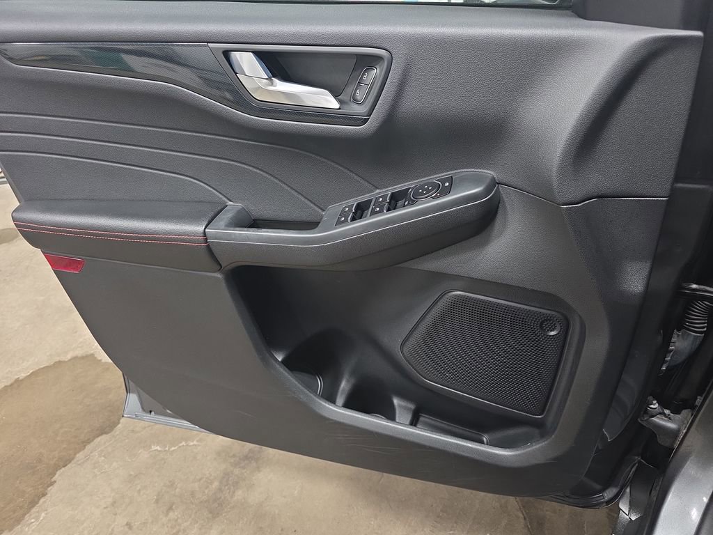 Used 2023 Ford Escape ST-Line FWD image 13