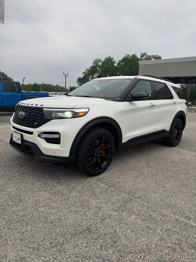 Used 2024 Ford Explorer ST w/ Equipment Group 401A image 3