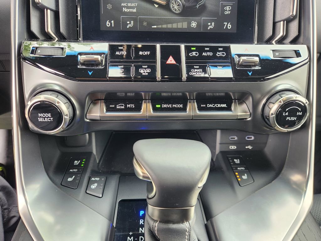 Used 2025 Lexus LX 600 4WD w/ Luxury Package image 20