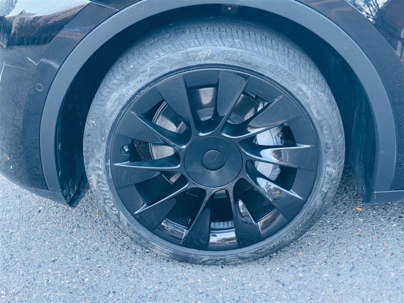 Used 2021 Tesla Model Y Long Range image 12