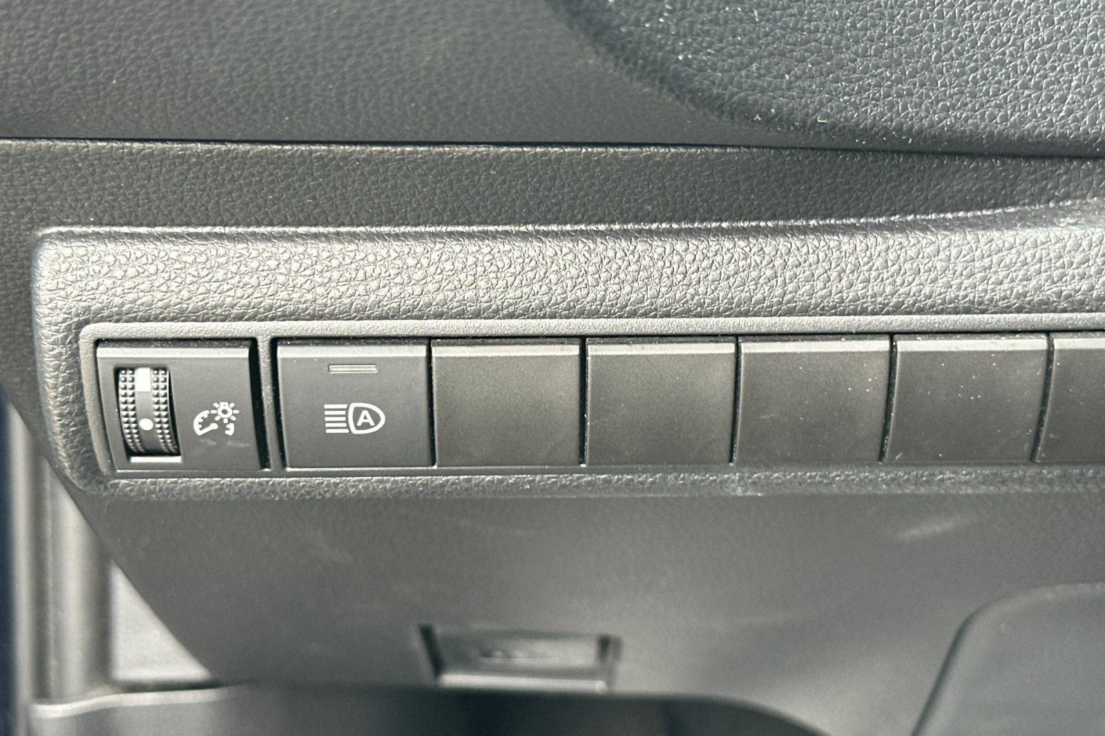 Used 2023 Toyota Corolla LE FWD image 32
