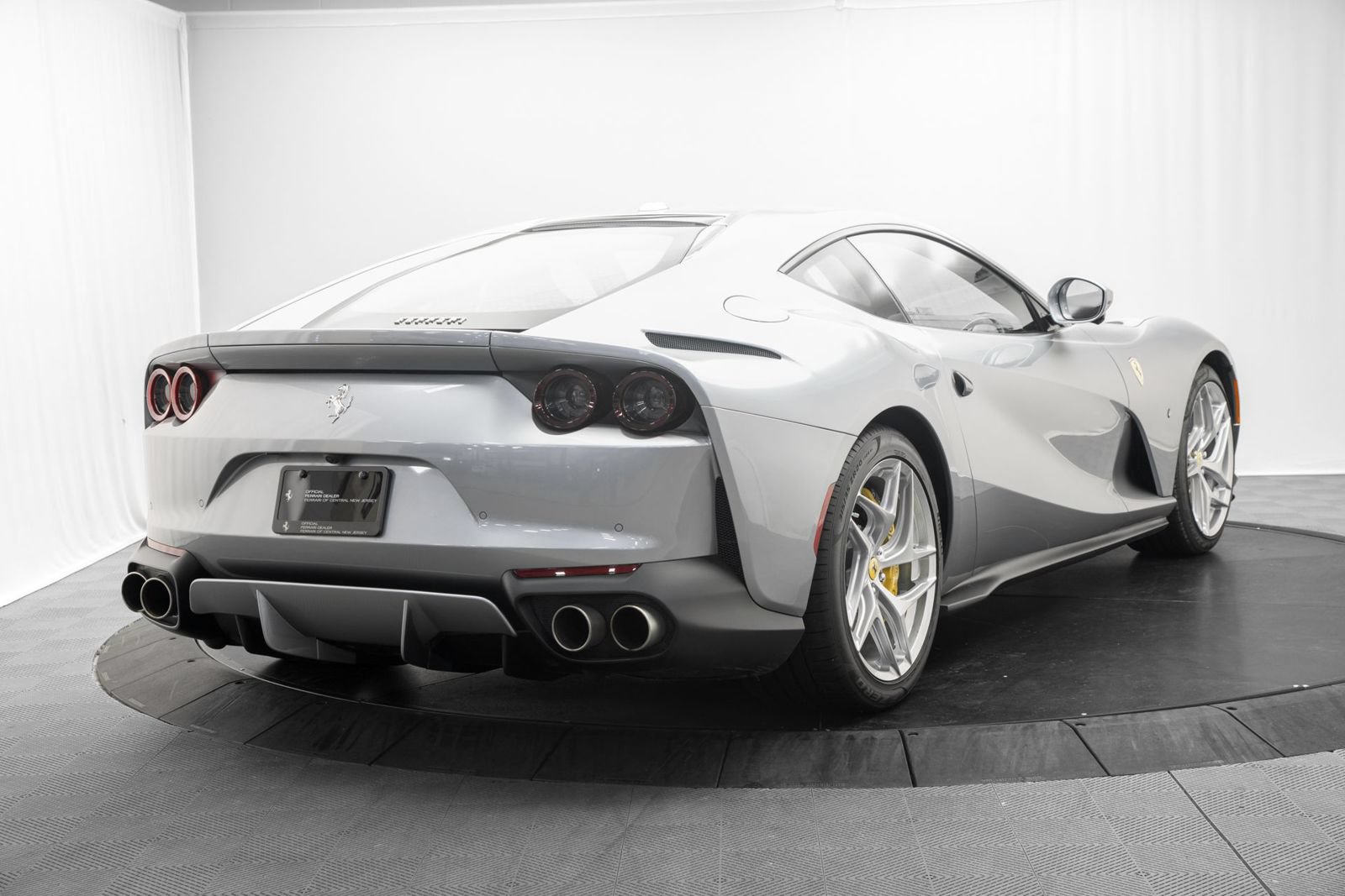 Used 2020 Ferrari 812 Superfast RWD image 7