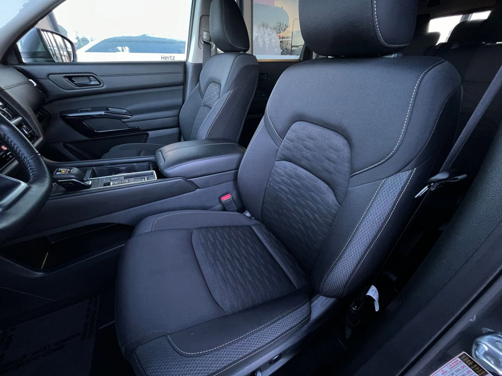 Used 2025 Nissan Pathfinder SV image 38