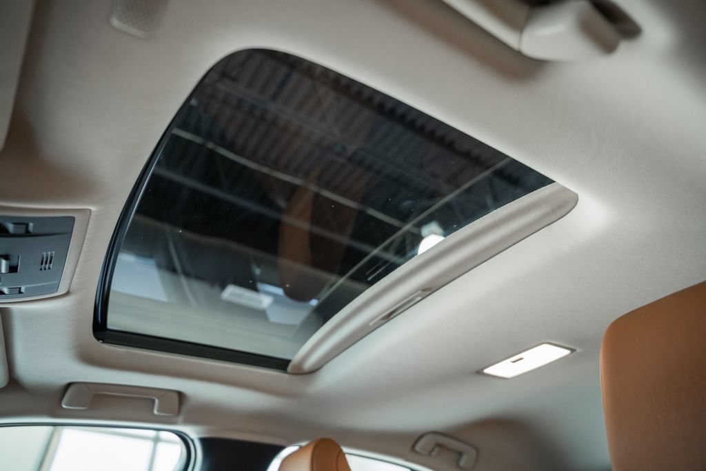 Used 2019 Lexus UX 200 w/ Premium Package FWD image 41