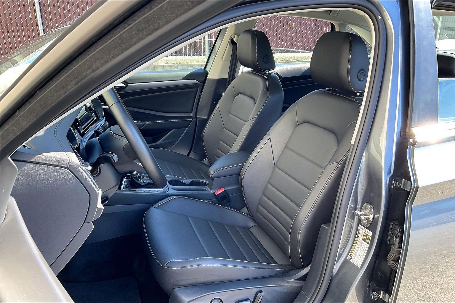 Certified 2024 Volkswagen Jetta SE w/ Panoramic Sunroof Package image 24