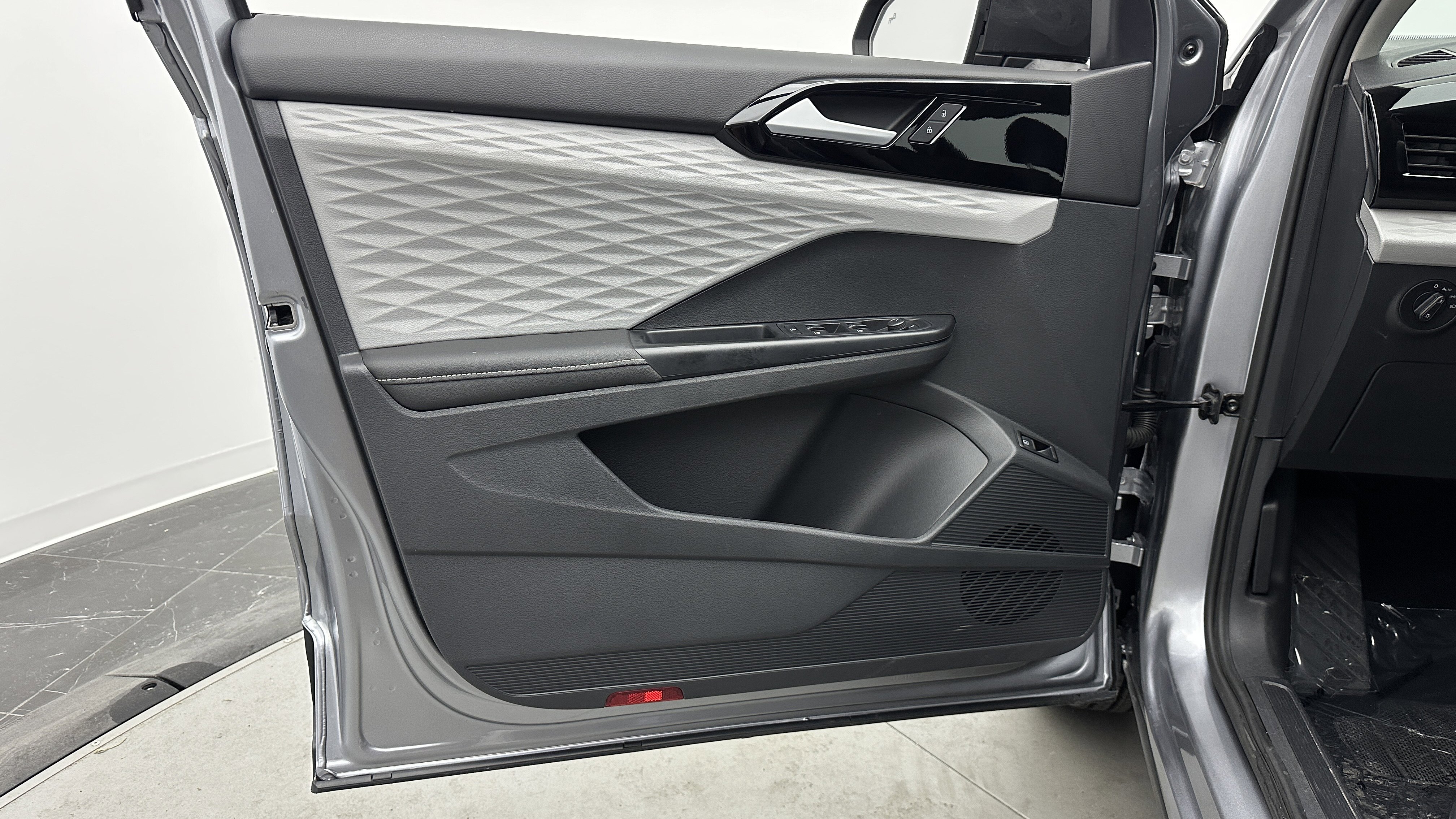 Used 2024 Volkswagen Taos S image 23