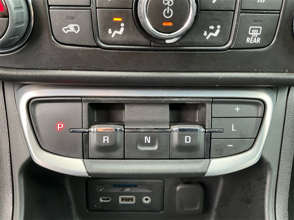 Used 2024 GMC Terrain SLT image 30