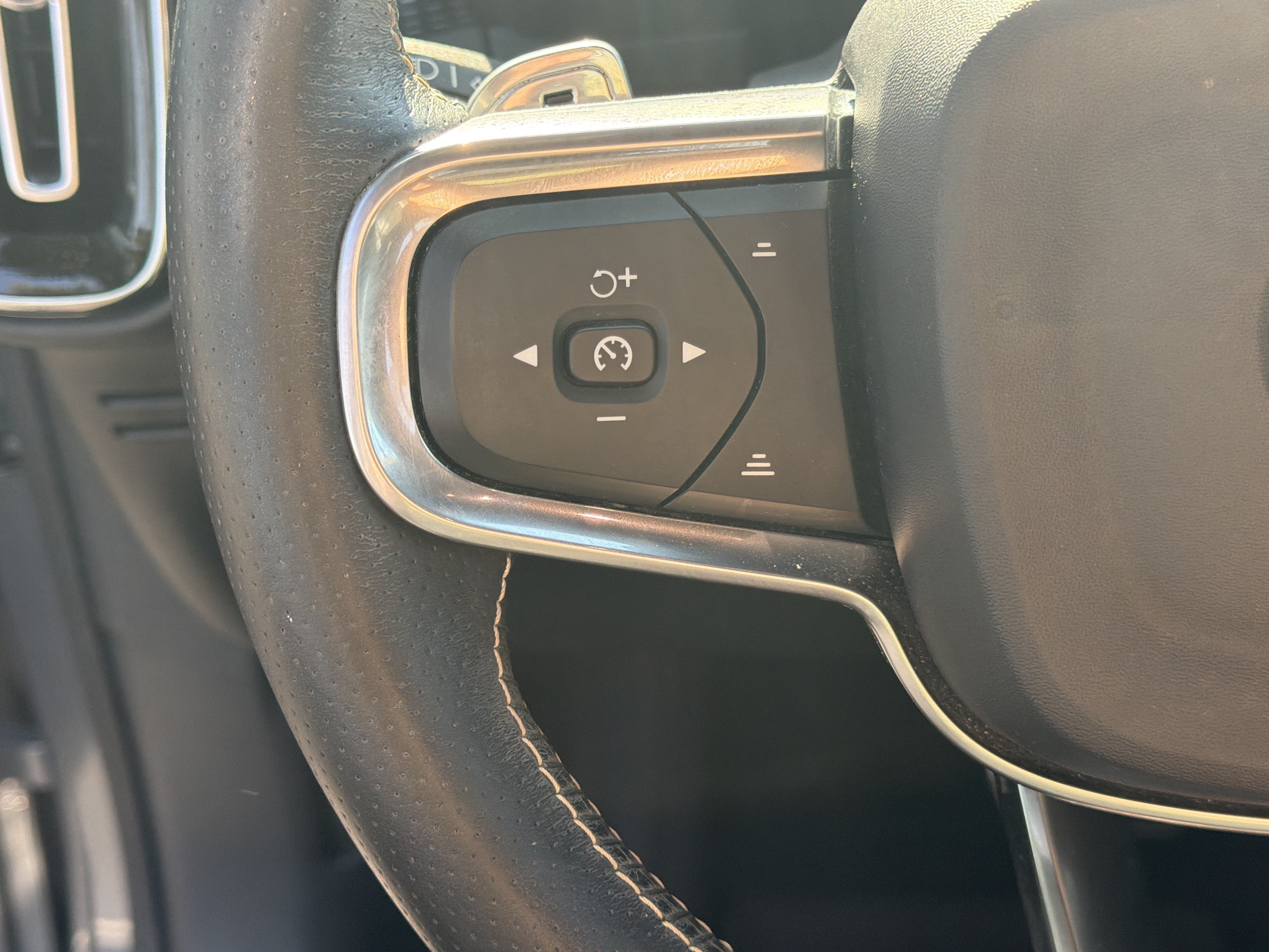 Used 2019 Volvo XC40 T5 R-Design AWD/4WD image 18
