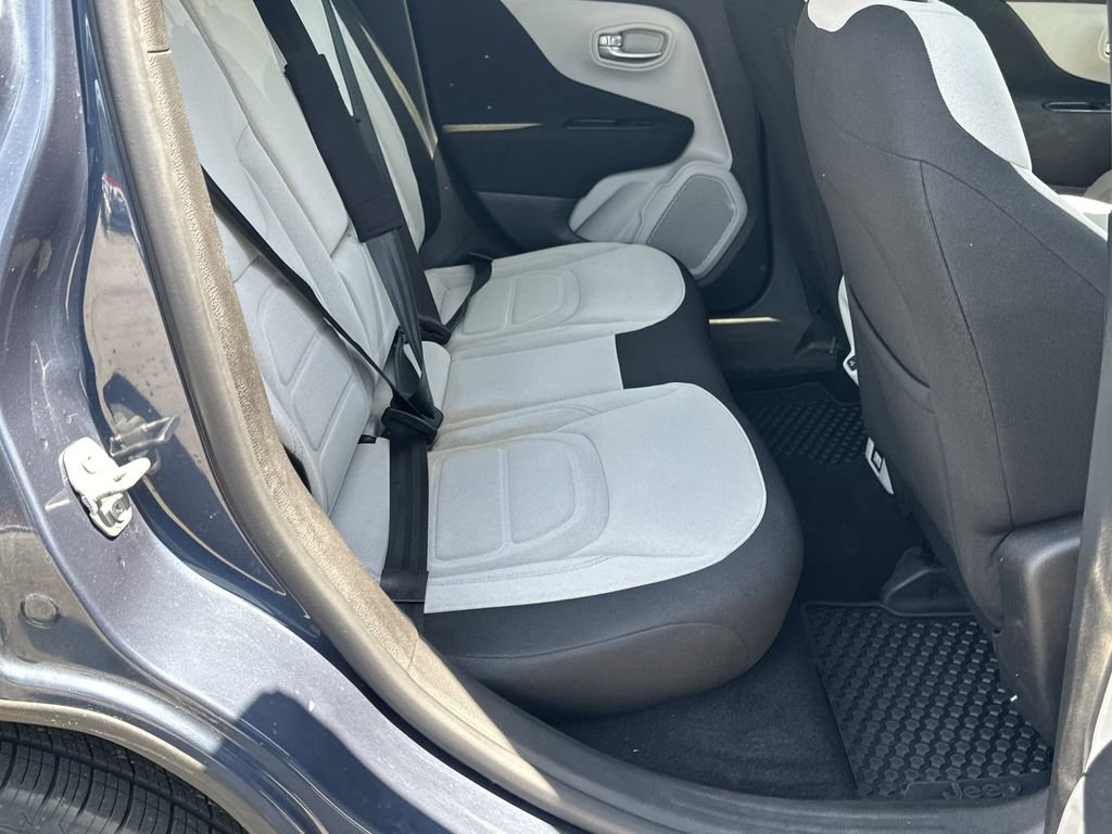 Used 2021 Jeep Renegade Latitude w/ Convenience Group image 16