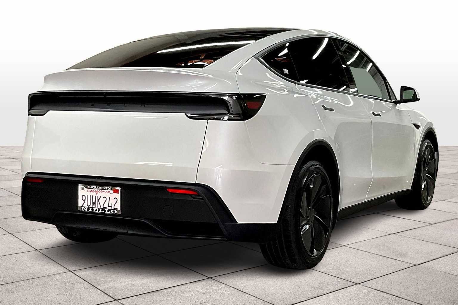 Used 2026 Tesla Model Y 2WD image 15