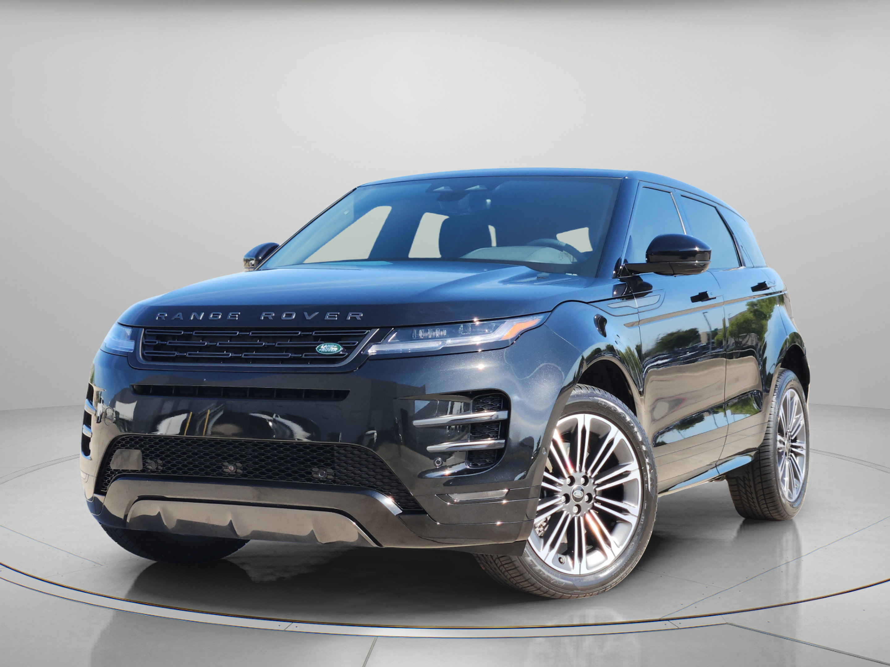 Certified 2026 Land Rover Range Rover Evoque Dynamic SE AWD/4WD image 1
