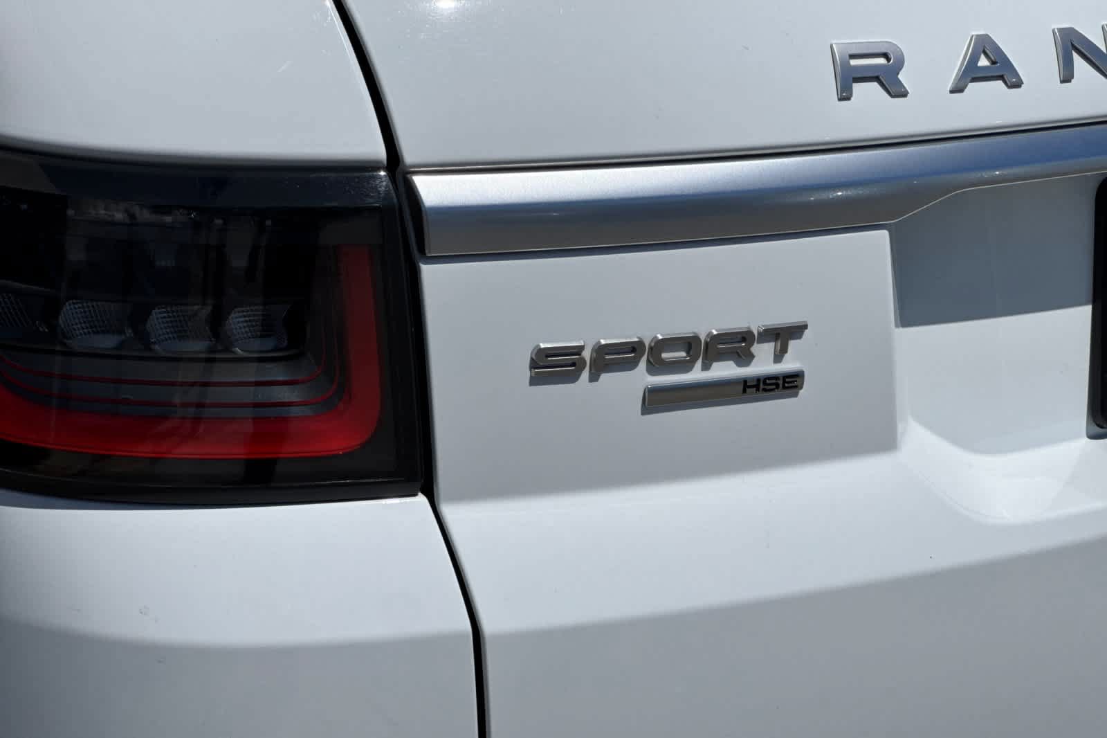Used 2018 Land Rover Range Rover Sport HSE AWD/4WD image 28