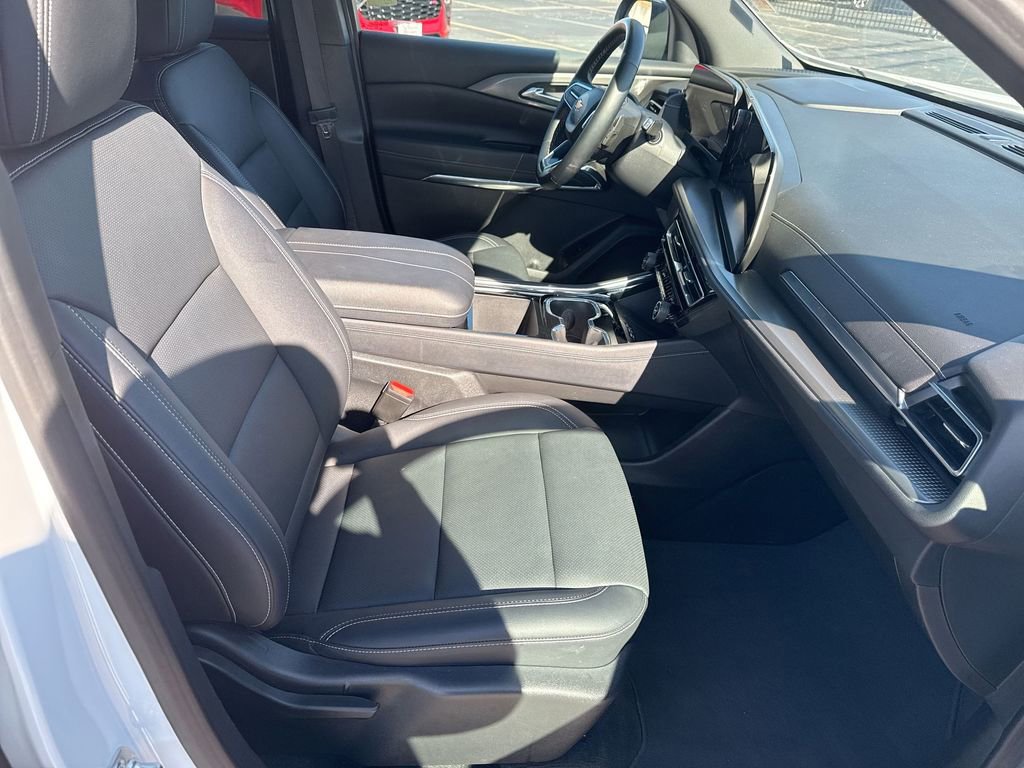 Used 2025 Chevrolet Traverse LT AWD/4WD image 28