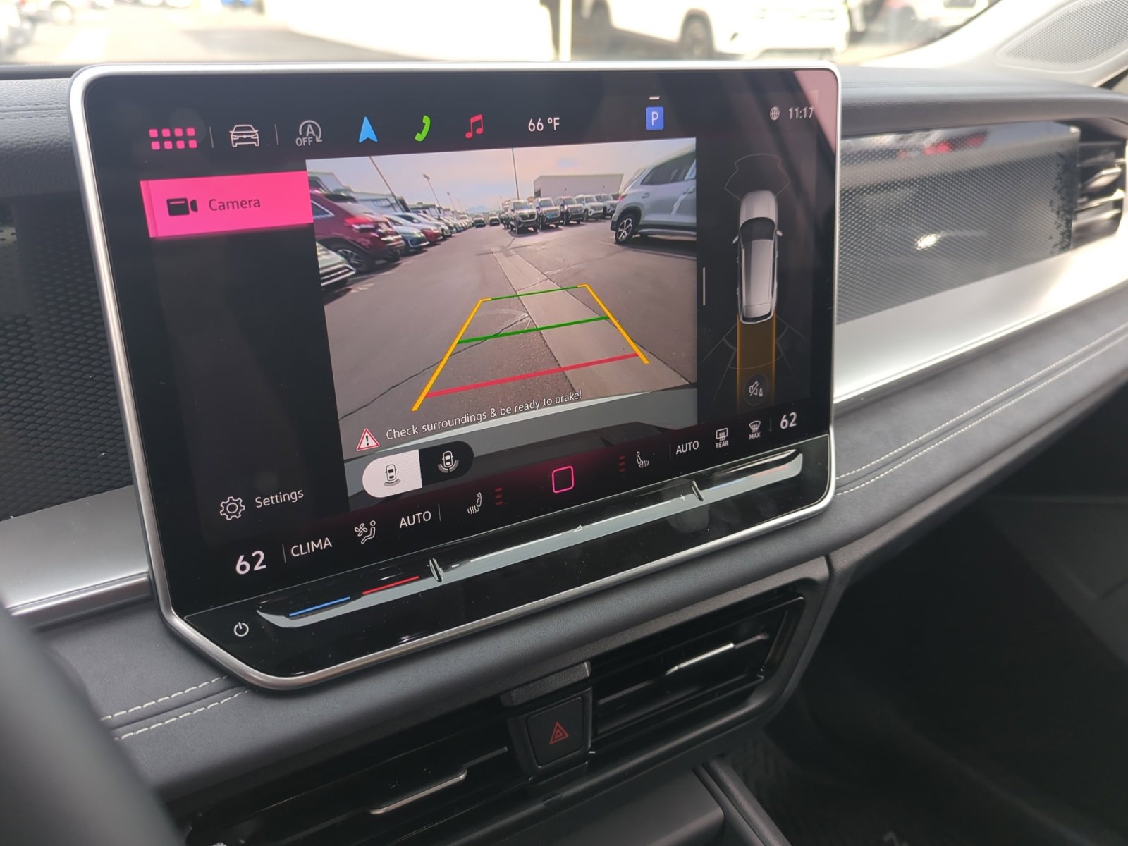 New 2025 Volkswagen Tiguan SE image 27