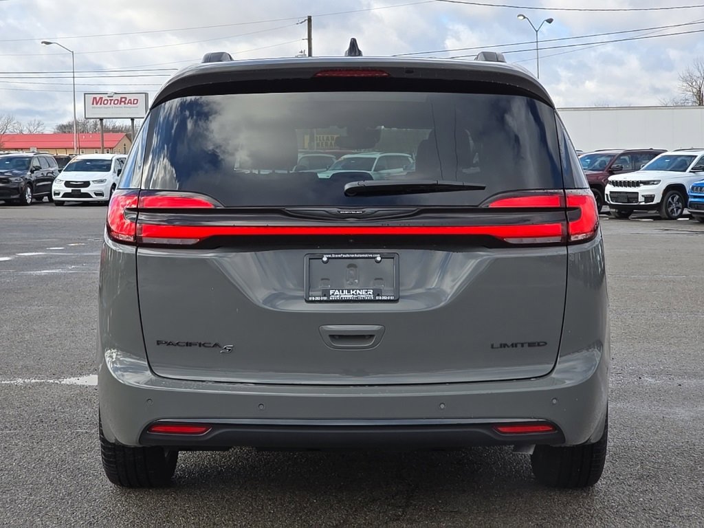 New 2025 Chrysler Pacifica Limited w/ Uconnect Theater Family Group image 6