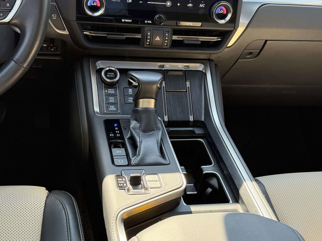 Used 2024 Lexus GX 550 image 19