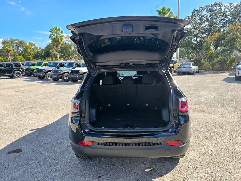 Used 2025 Jeep Compass Sport image 34