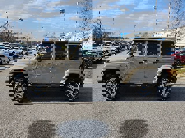 Used 2016 Jeep Wrangler Unlimited Sahara w/ Max Tow Package image 3