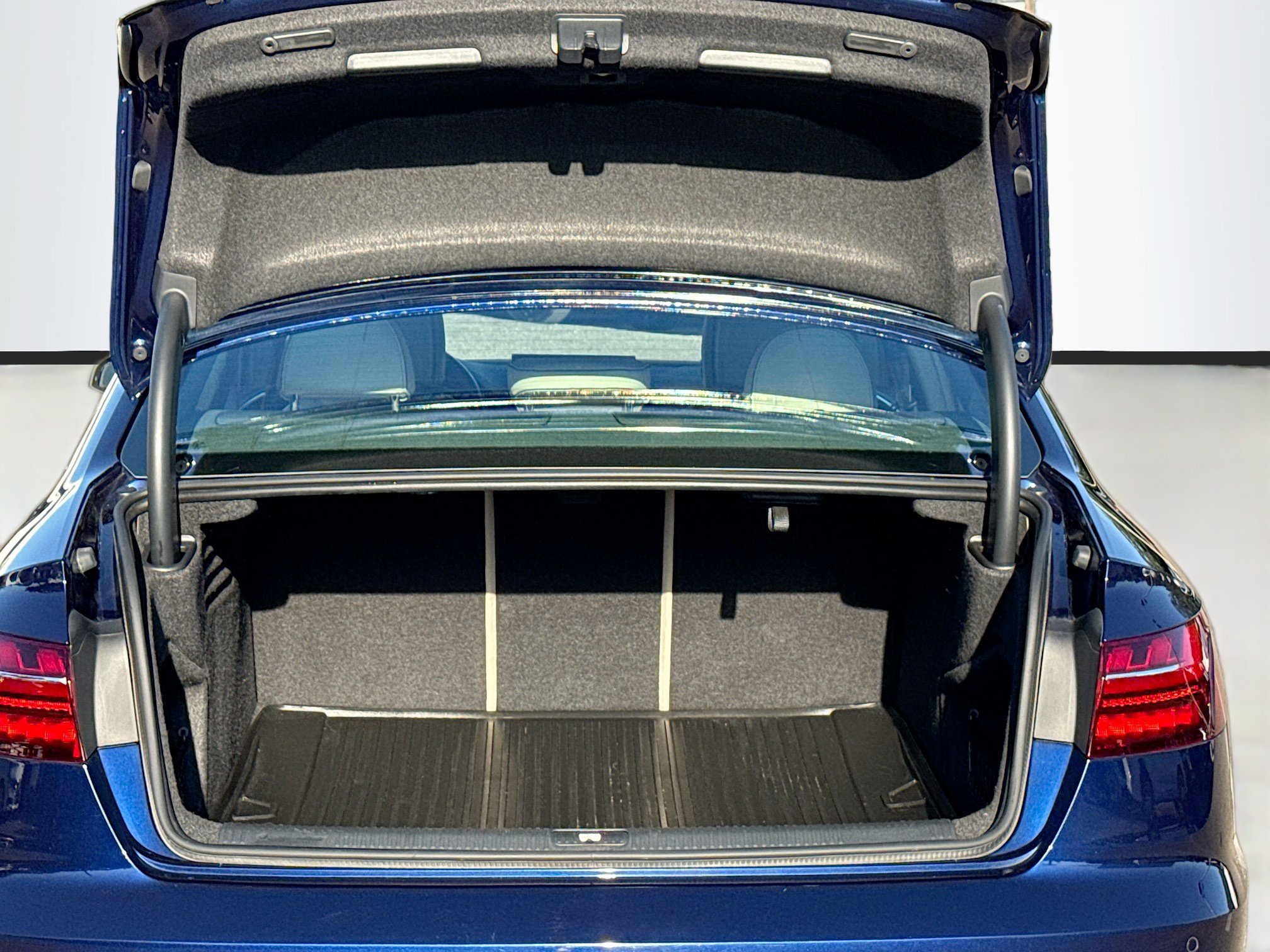 Used 2024 Audi A4 2.0T Premium w/ Convenience Package image 12