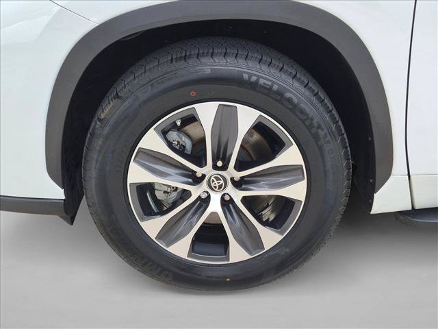 Used 2023 Toyota Highlander XLE FWD image 24