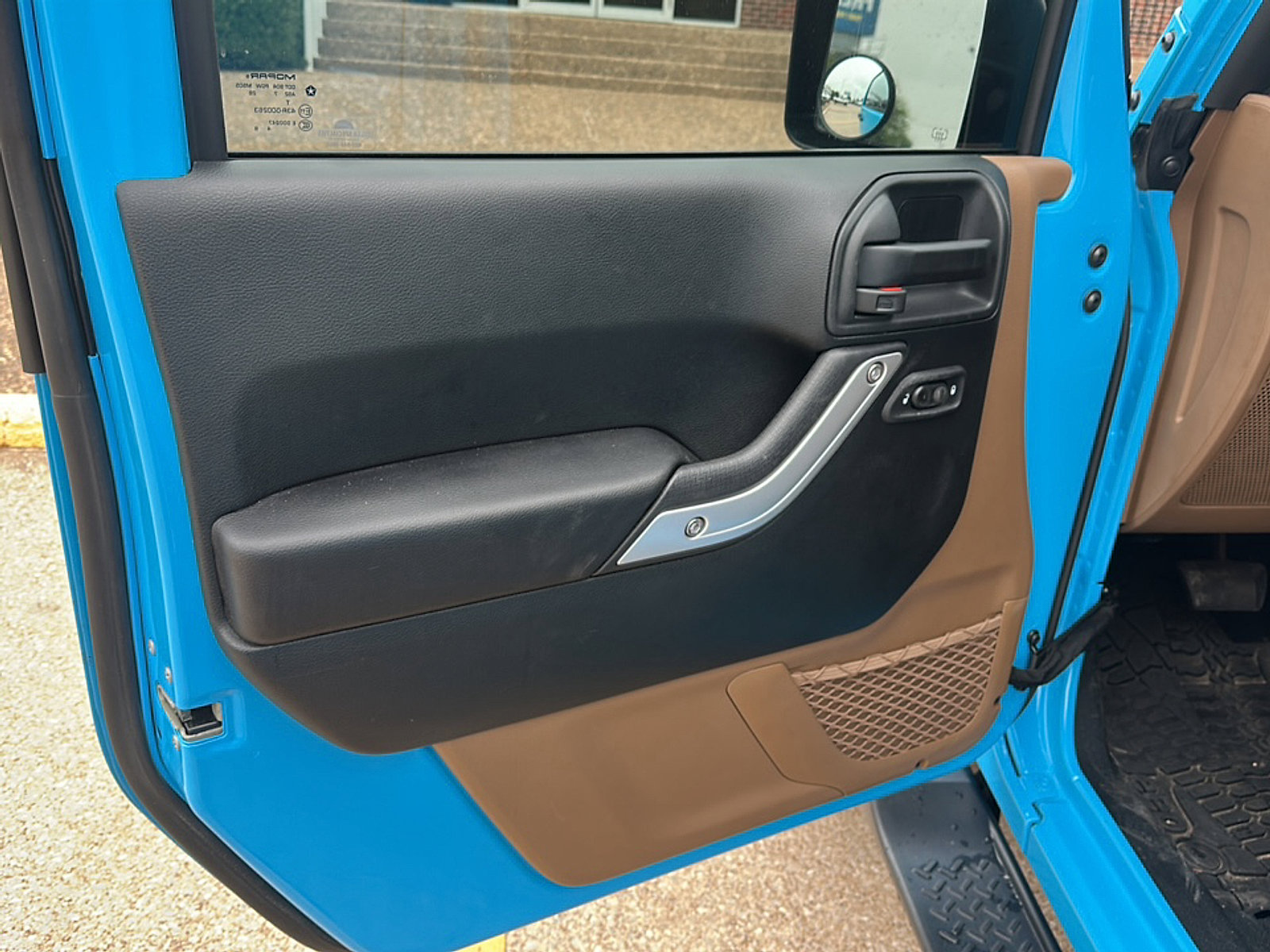 Used 2018 Jeep Wrangler Unlimited Sahara w/ Connectivity Group AWD/4WD image 22