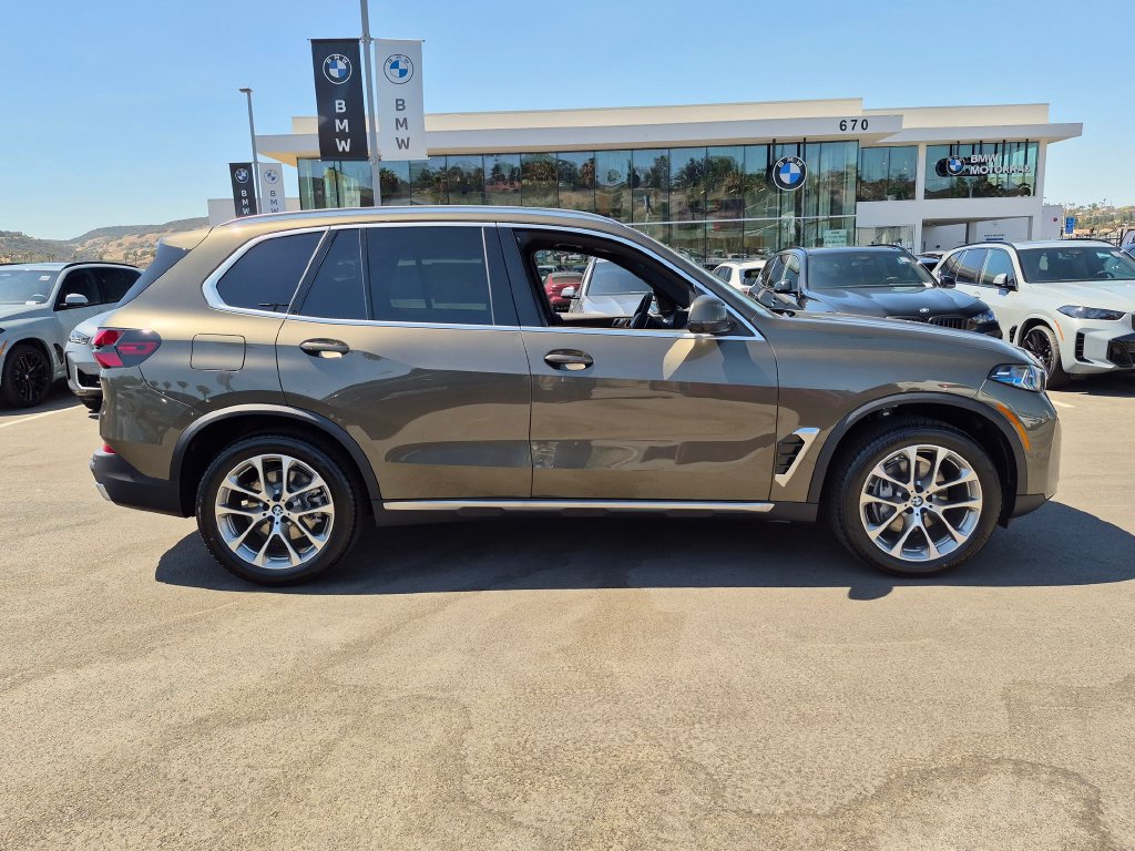 New 2026 BMW X5 sDrive40i w/ Climate Comfort Package RWD image 3