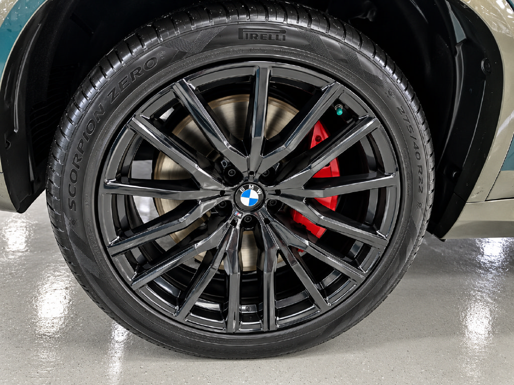Used 2024 BMW X5 xDrive40i w/ M Sport Package AWD/4WD image 7