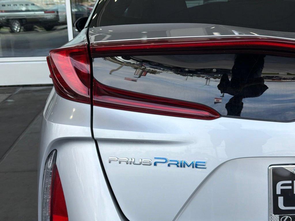 Certified 2020 Toyota Prius Prime Limited FWD image 11