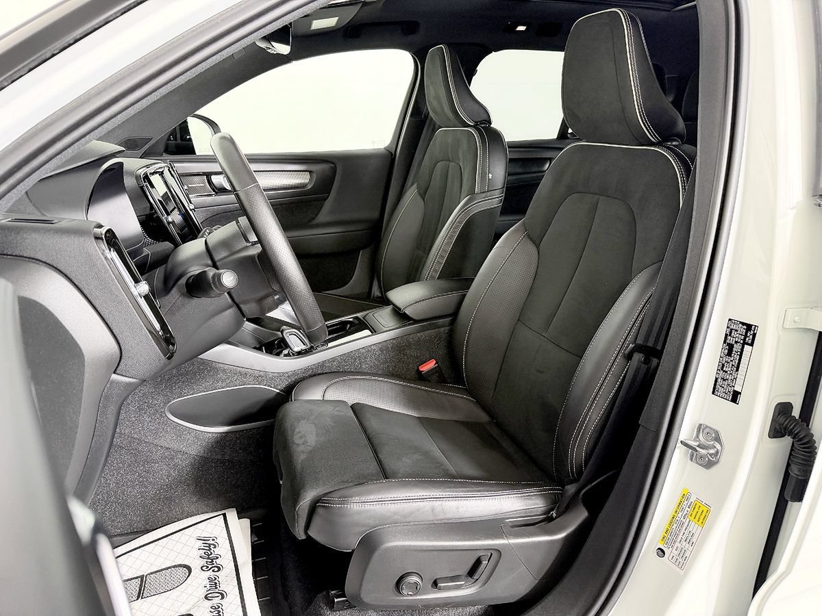 Used 2021 Volvo XC40 P8 Recharge w/ Advanced Package AWD/4WD image 27