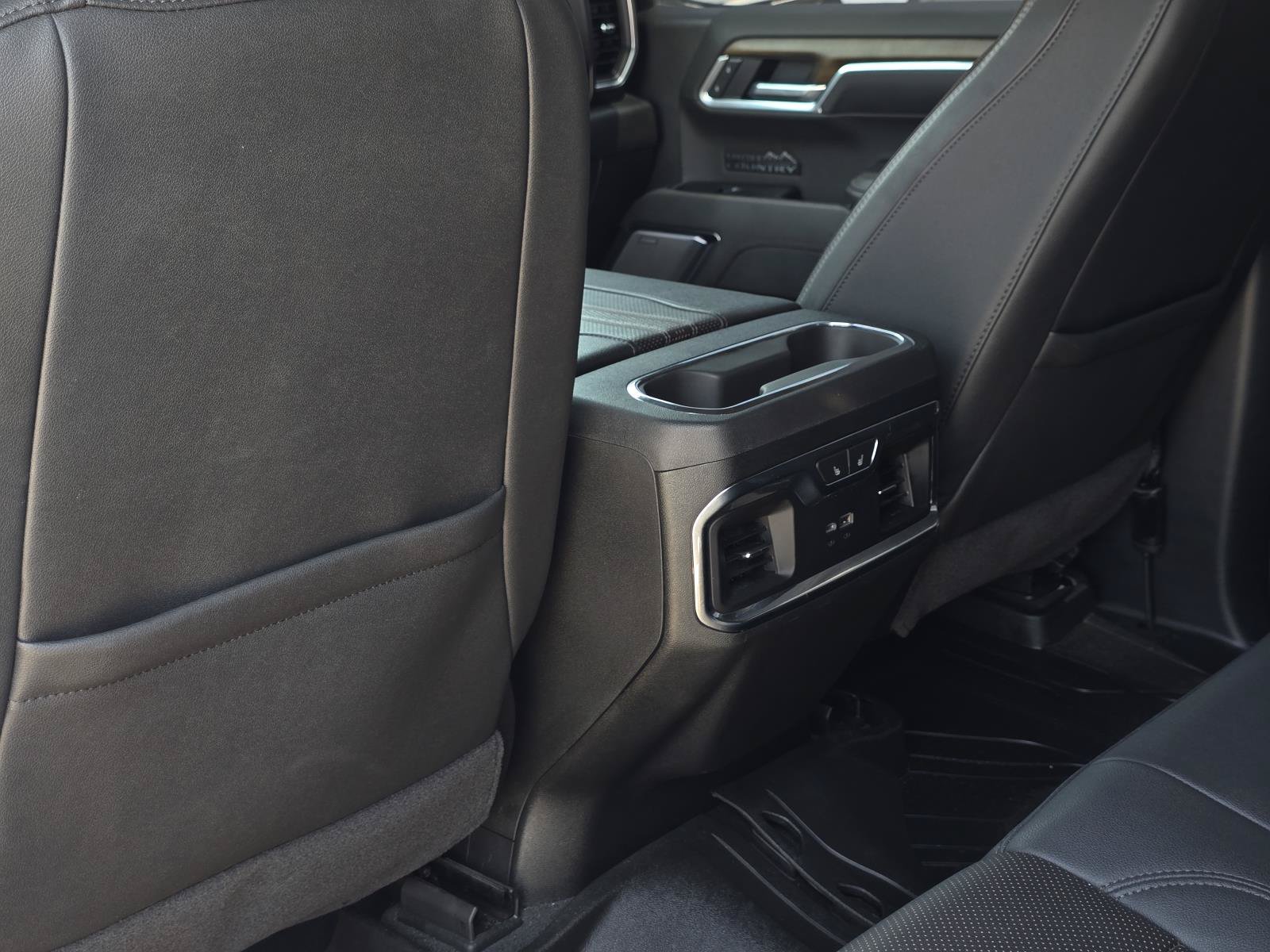 Used 2025 Chevrolet Silverado 1500 High Country AWD/4WD image 33