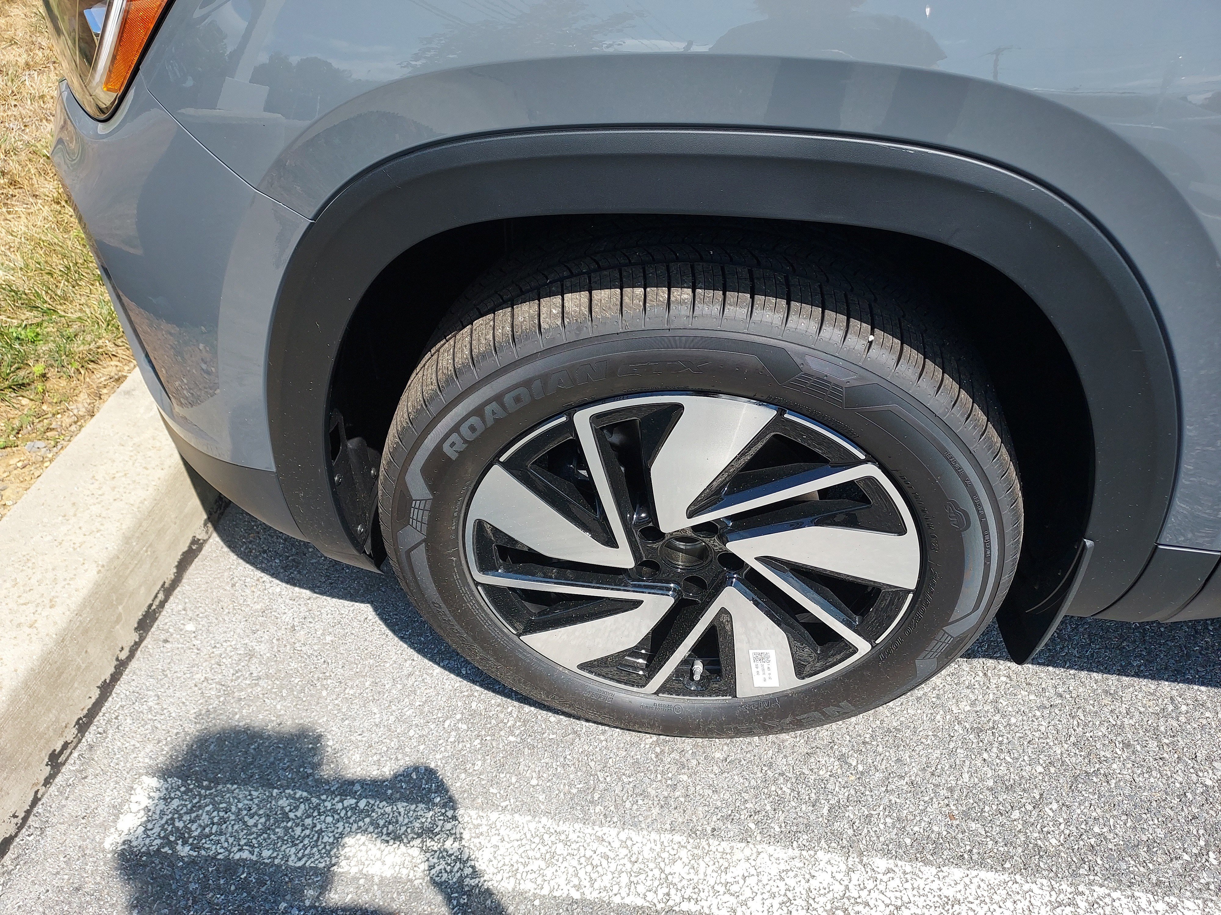 New 2026 Volkswagen Atlas SE image 11