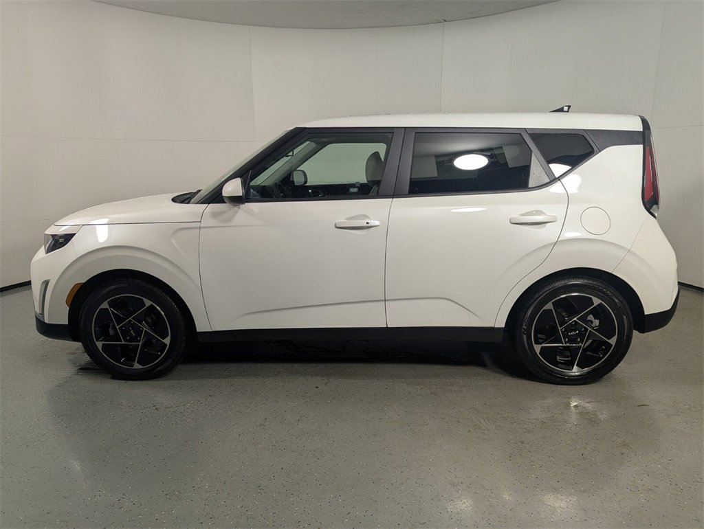 Used 2023 Kia Soul EX image 4