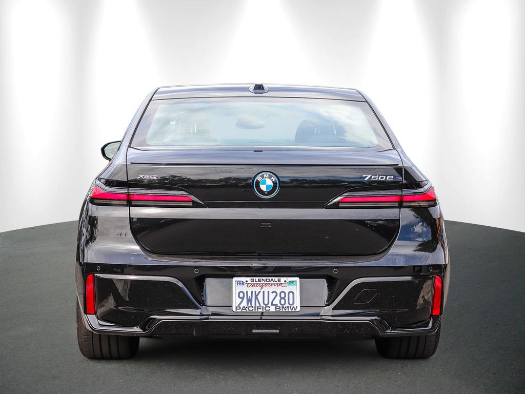 Used 2026 BMW 750e xDrive AWD/4WD image 5