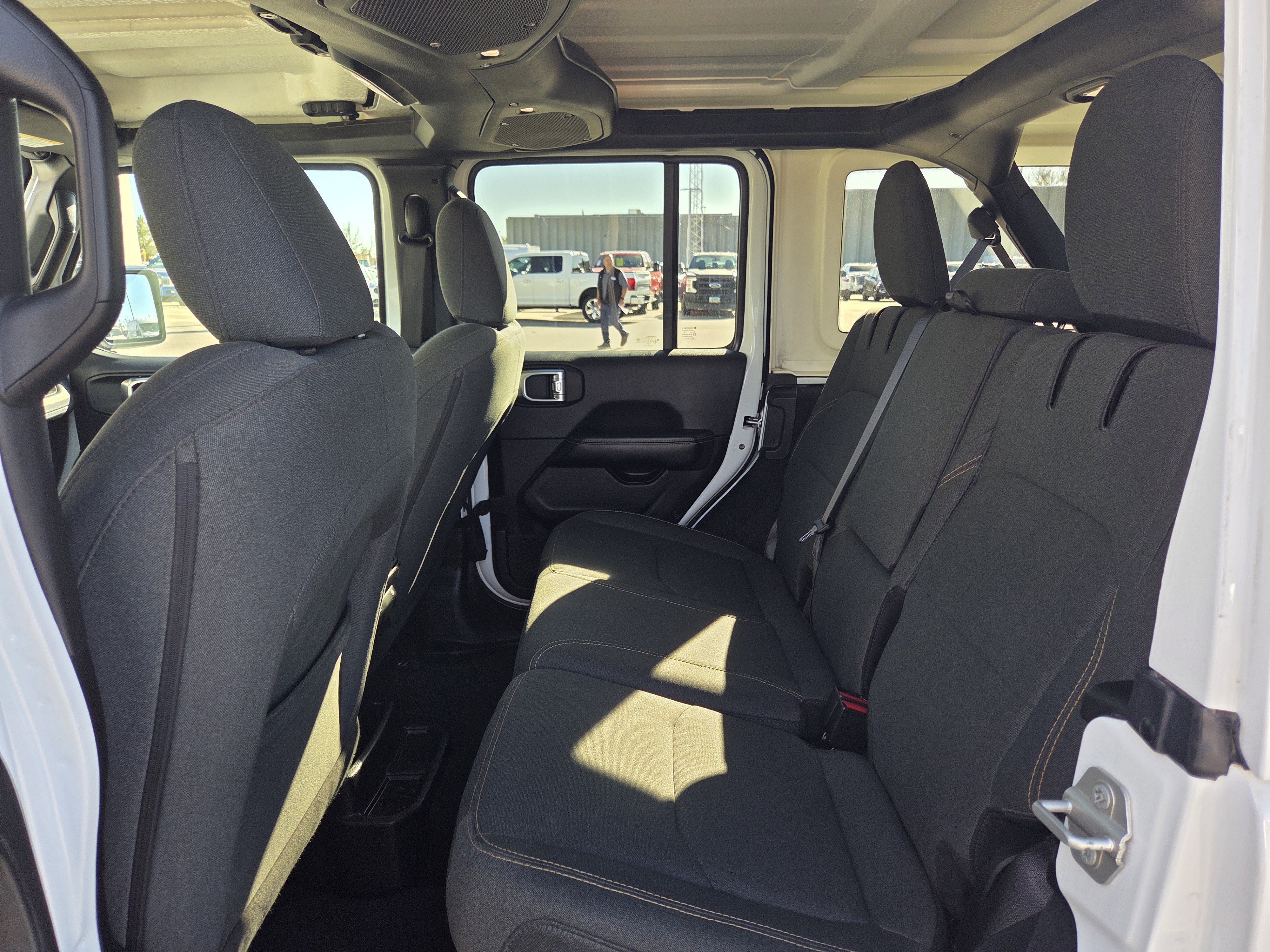 Used 2024 Jeep Wrangler Unlimited Sahara AWD/4WD image 21