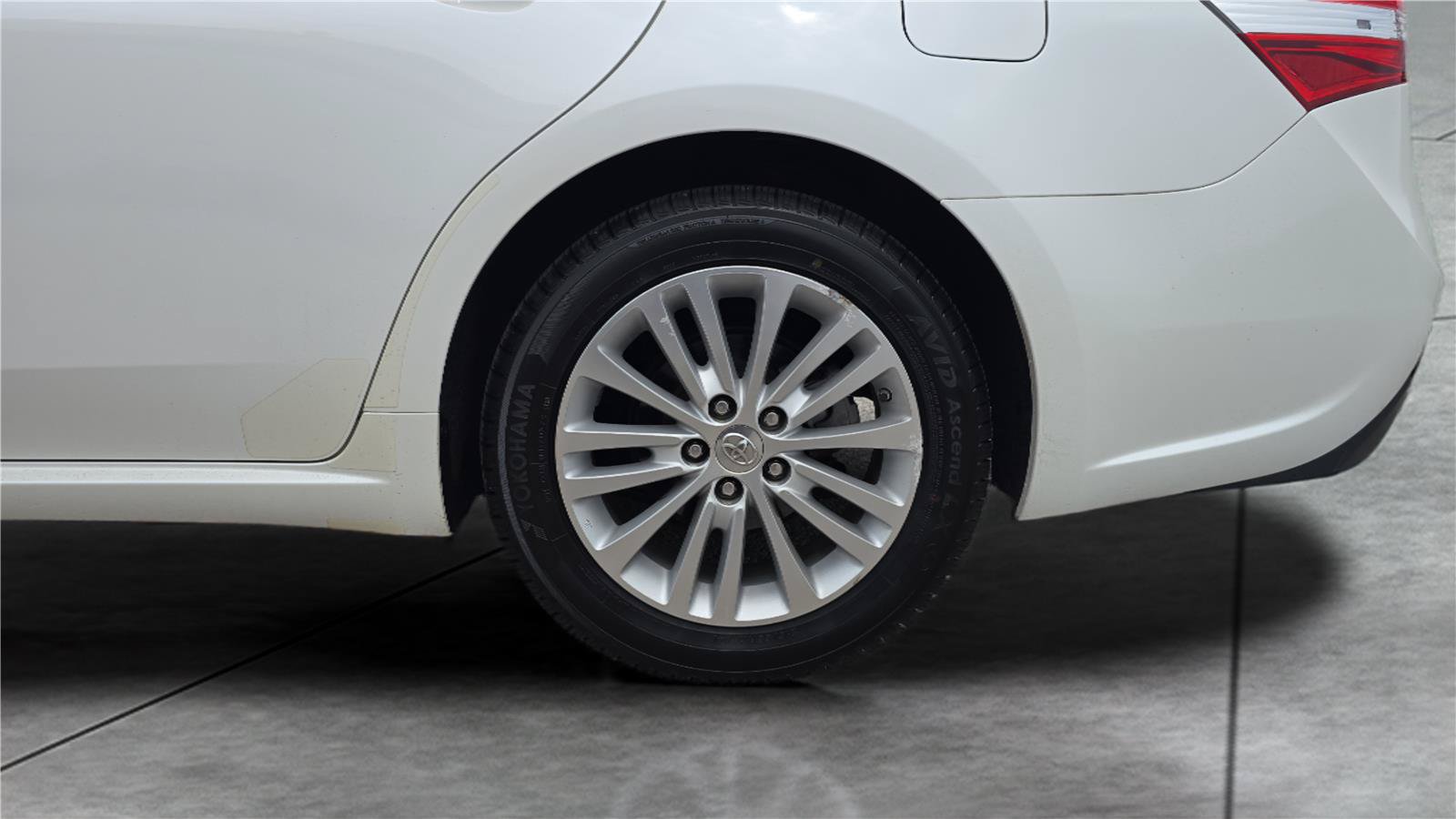 Used 2014 Toyota Avalon XLE Touring FWD image 31