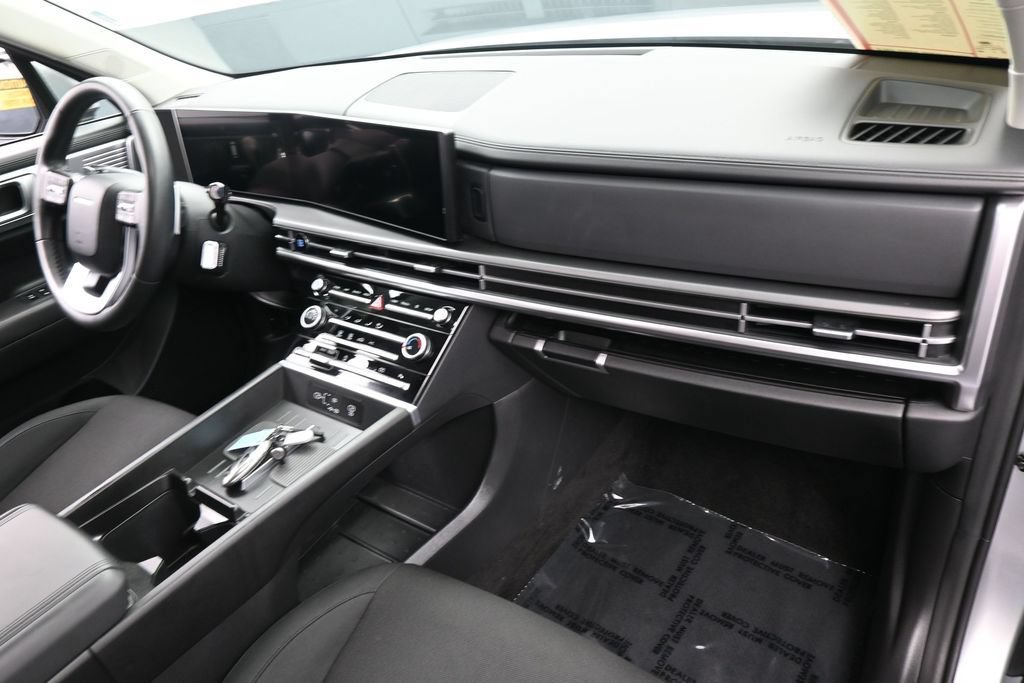 Used 2025 Hyundai Santa Fe SE FWD image 43