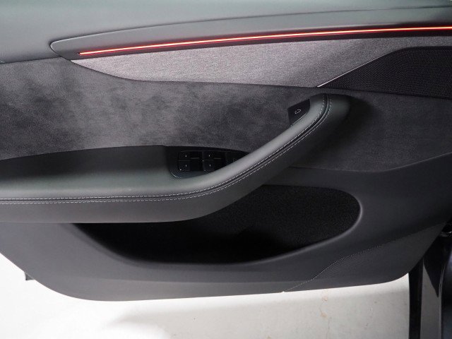 Used 2026 Tesla Model Y Long Range RWD image 58