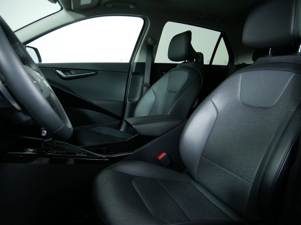 Certified 2023 Kia Niro SX Touring image 14