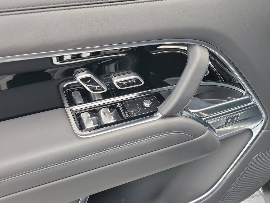 Used 2025 Land Rover Range Rover SE AWD/4WD image 24