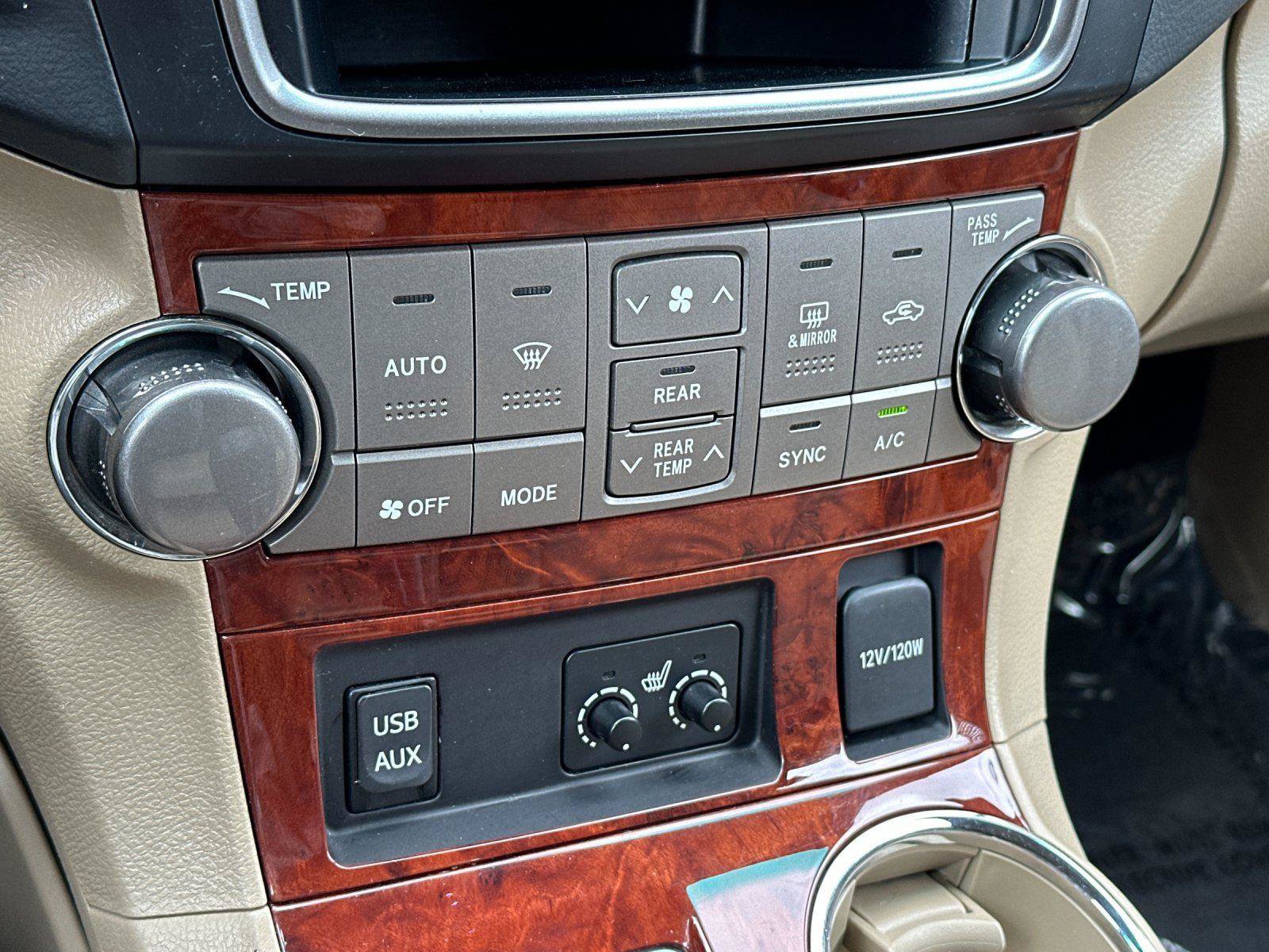 Used 2013 Toyota Highlander Limited AWD/4WD image 19