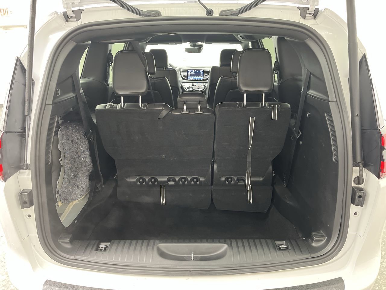 Used 2025 Chrysler Pacifica Select FWD image 28