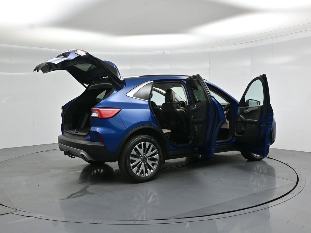 Certified 2022 Ford Escape Titanium w/ Class II Trailer Tow Package image 6
