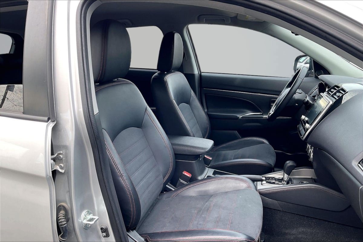 Used 2024 Mitsubishi Outlander Sport SE AWD/4WD image 7