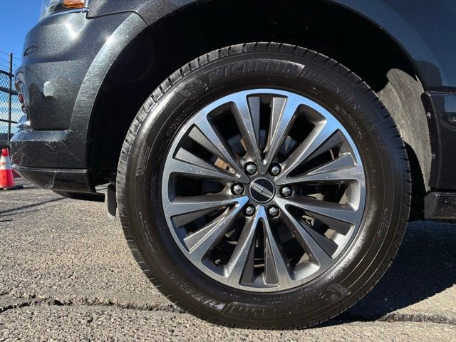 Used 2015 Lincoln Navigator 4WD image 28