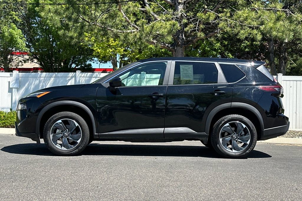 Used 2024 Nissan Rogue SV AWD/4WD image 7