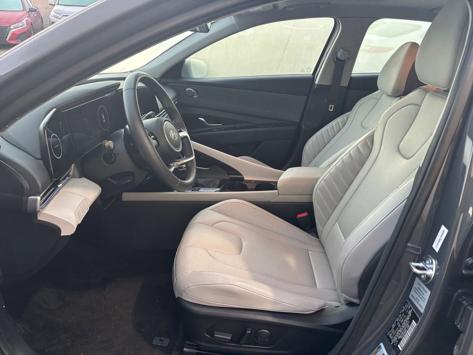 Used 2025 Hyundai Elantra Limited image 27