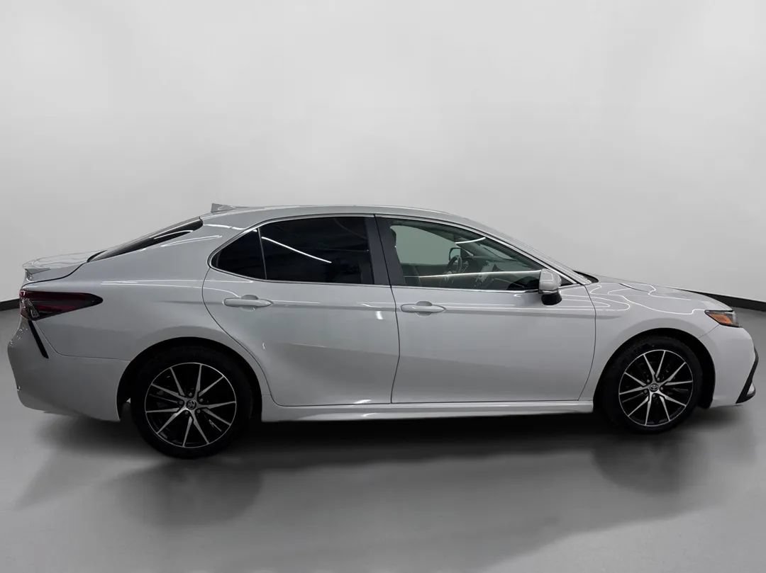 Used 2024 Toyota Camry SE FWD image 11