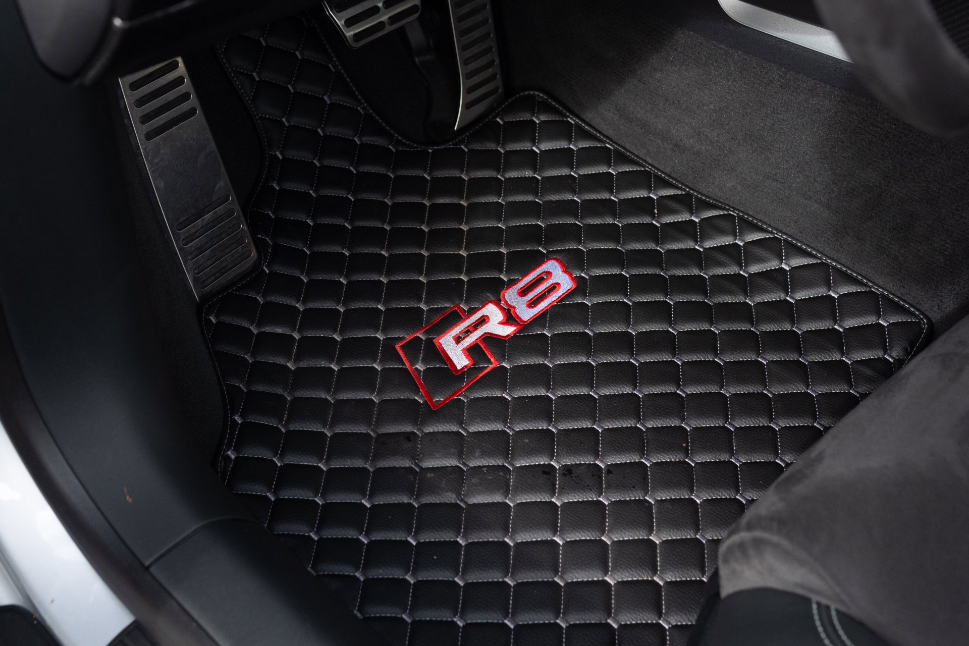 Used 2012 Audi R8 GT AWD/4WD image 42