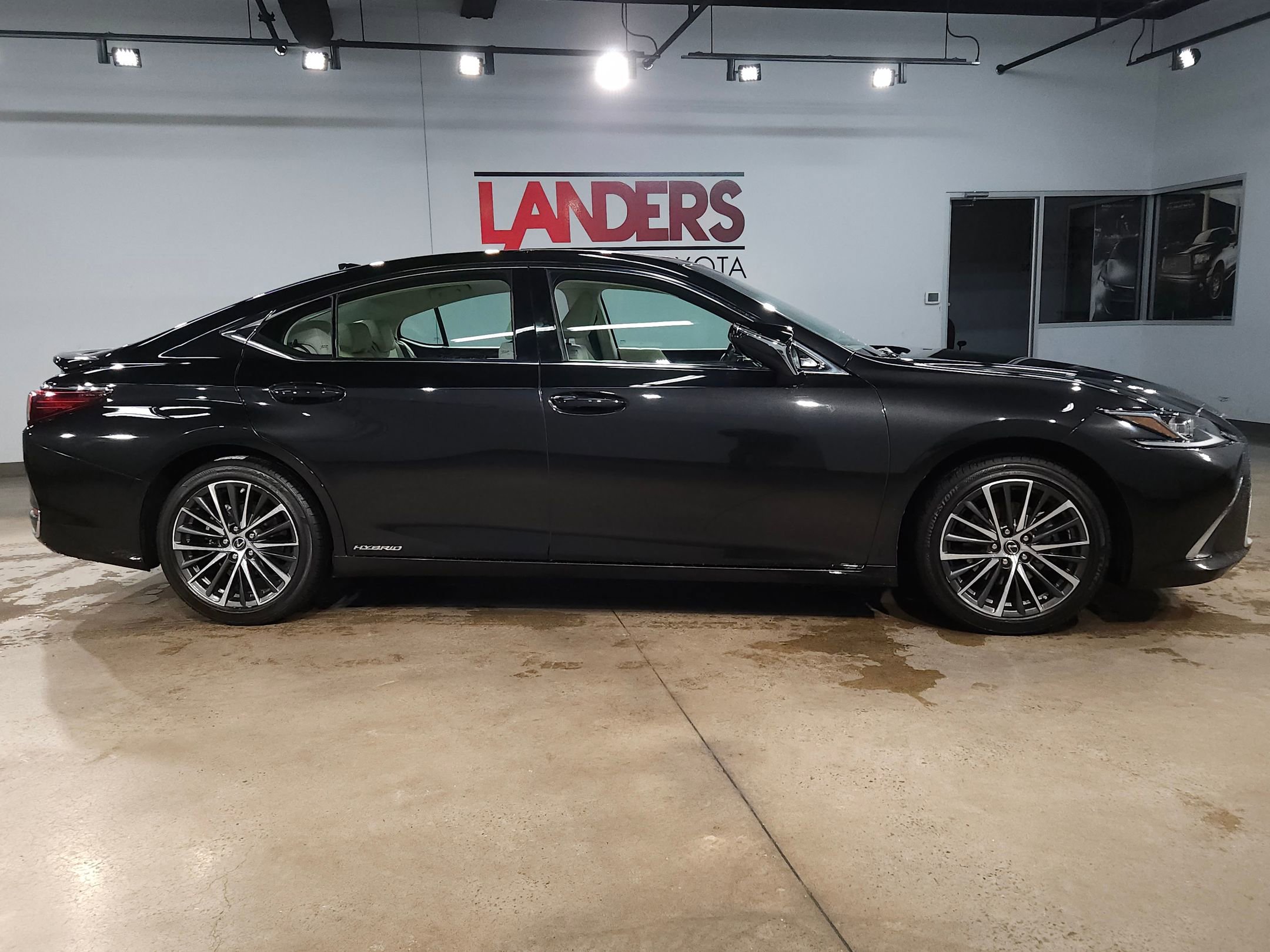 Used 2022 Lexus ES 300h w/ Premium Package image 8